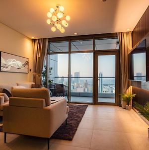 Luxury 1 Bedroom Apt In City Center W/ City + Sea Views Manama Exterior photo
