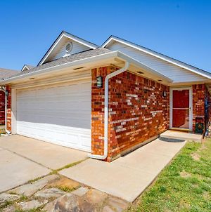 Family-Friendly Okc Rental With Small Fenced Yard! Oklahoma City Exterior photo