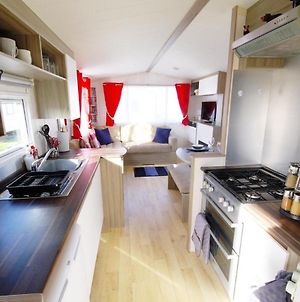Lovely 2-Bed Static Caravan In Rhyl Apartment Exterior photo