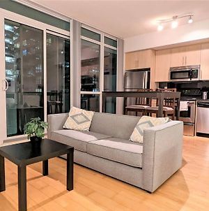 Modern 1Br Downtown Suite With Balcony, Acc/Mtcc Toronto Exterior photo