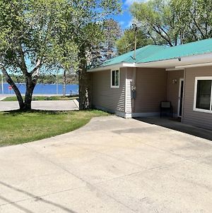 Cozy 2 Bed Home On Lake Charlevoix - Pet Friendly East Jordan Exterior photo