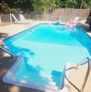 Pool Vibes Just Minutes From Stone Mountain Park. Apartment Exterior photo