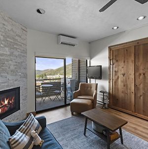 Cozy Ski In Ski Out Studio With Hot Tub Access Park City Exterior photo