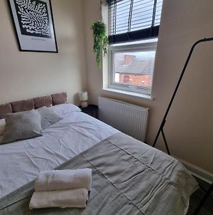 Double Room 3 In Levenshulme With Shared Bathroom Manchester Exterior photo