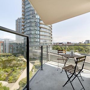 Gardenview Modern Condo With Parking, Gym, Pool, Ac Vancouver Exterior photo