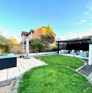 Beautiful 5 Bed 3 Bathroom Detached Family Home 8 Bracknell Exterior photo