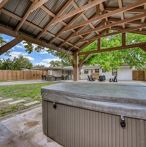 Stunning Home 3 Min To Main W-Hot Tub And Firepit! Fredericksburg Exterior photo