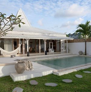 The White Joglo, Feel The Sea Breeze From Stylish 3Bdr Villa W/Pool. Badung  Exterior photo
