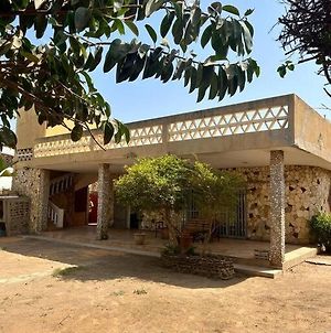 Une Maison En Pierre Villa Ndayane Exterior photo