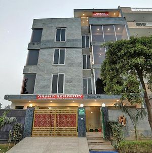 Oyo Townhouse 22956 Hotel Grand Residency Greater Noida Exterior photo