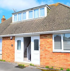 Charming 4-Bed Cottage In Hayling Island - Hot Tub South Hayling Exterior photo