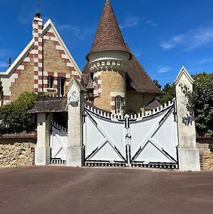 Le Donjon Villa Tourgeville Exterior photo