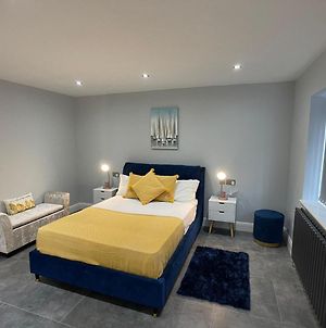 Newly Refurbished 4 Bedroom House-Sleep 8-Free Parking Canvey Island Exterior photo