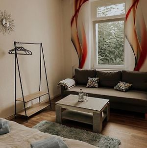 Unser Sonniges Apartment Mit Wlan, Netflix, Xbox Magdeburg Exterior photo