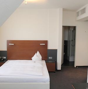 Hotel Am Hirschgarten Filderstadt Room photo