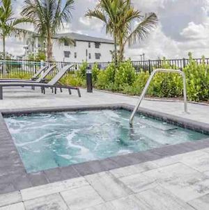 Park & Resort Views With Hot Tub & Pool #208 Fort Myers Exterior photo