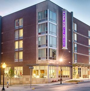 Springhill Suites By Marriott Bloomington Exterior photo