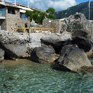 Black Rocks Family, Luxury Seafront Beach Maisonette Agios Gordios  Exterior photo