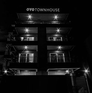 Super Oyo Townhouse 158 Near Netaji Subhash Marg Near Appu Ghar Hotel Gurgaon Exterior photo