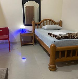 Backpacker'S Bed Apartment Abu Dhabi Exterior photo