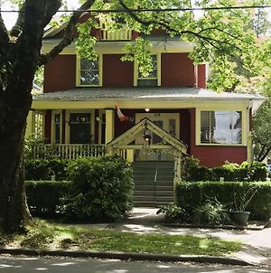 Douglas Guest House Vancouver Exterior photo