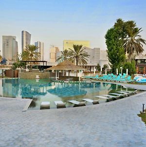 Le Meridien Abu Dhabi Hotel Exterior photo