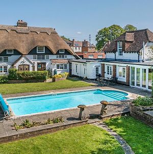 Beautiful Thatched Cottage With Heated Outdoor Pool, Great For Families & Dog Friendly! Bosham Exterior photo