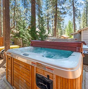Romantic Getaway - Cozy And Beautifully Wooded Getaway Cabin With Hot Tub And A Fenced Yard! Big Bear City Exterior photo