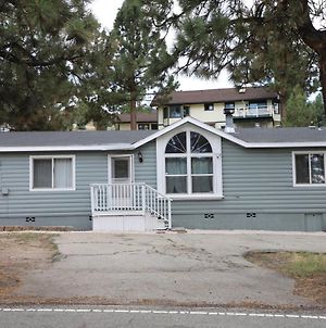 Play Big Bear - A Newly Remodeled Cabin Perfect For A Mountain Getaway, Foosball And Pool Table! Big Bear City Exterior photo