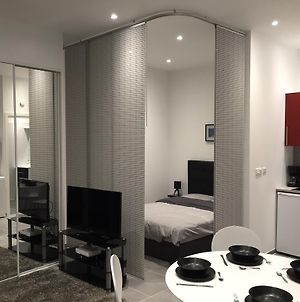 Nice Renting - Gallo - New Modern Loft Old Town Massena Apartment Room photo