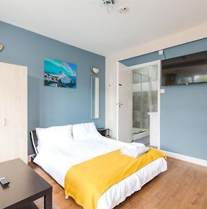 Modern En-Suite Room In Ilford - Ideal For A Comfortable Stay - Parking Exterior photo