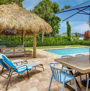 Modern Palm Beach Gardens Home With Pool And Tiki Hut Exterior photo