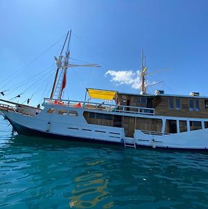 Sharing Trips 3D2N Phinisi Boat Hotel Labuan Bajo Exterior photo