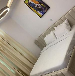 Fully Furnished 3 Bedrooms Flat Helium Apartment Lekki Phase I Lagos Exterior photo