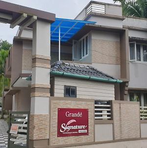 Signature Grande Villa, Kalathipady, Kottayam Exterior photo