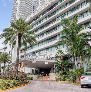 Deluxe Studios And Apartments At The Casablanca Miami Beach Exterior photo