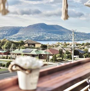 Modern Holiday Home In Hobart - Stunning Mountain & Water Views Rosetta Exterior photo