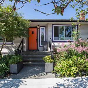 The Orange Door Bungalow Vancouver Exterior photo