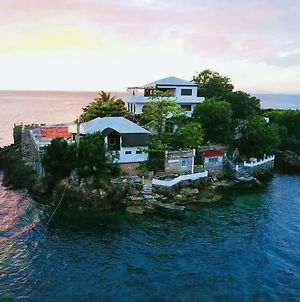 Utopia Island Resort Batangas Exterior photo