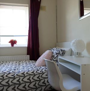 Females Only - Private Bedrooms In Dublin Lucan Exterior photo