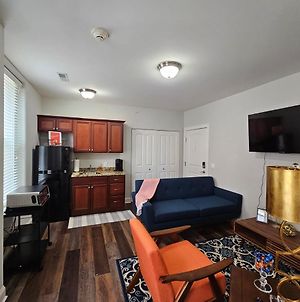 Luxurious 1 Bed 1 Bath Stay At The Historic Inman Champaign Exterior photo