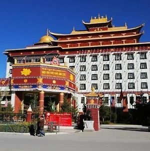 Shangrila Dujinima Tibetan Hotel Exterior photo