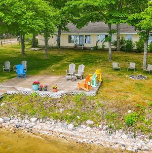 Waterfront Torch Lake Vacation Rental Cottage! Central Lake Exterior photo