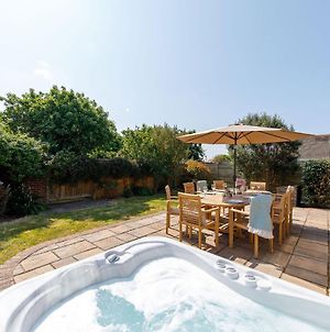 Beach House For 10 With Hot Tub & Garden West Wittering Exterior photo