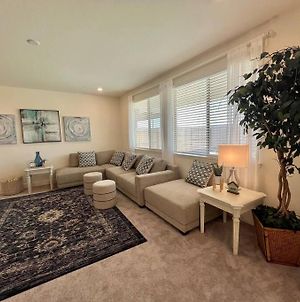 Brand-New, Beautiful & Stylish Home In Sacramento! Exterior photo