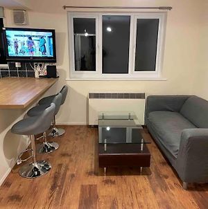 London Flat Next To Dlr Station With Free Parking Apartment Exterior photo
