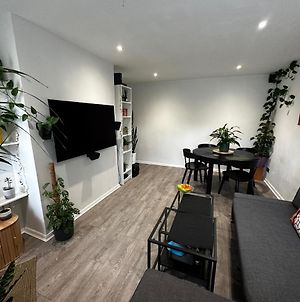 Modern Comfortable Home Away From Home London Exterior photo