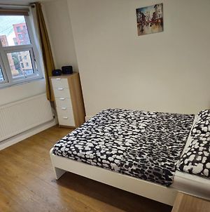 Lovely Full Onebedroom Apartment 1 Minutes From Tube Station Ilford Exterior photo