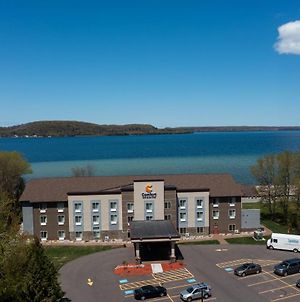 Comfort Inn & Suites Munising - Lakefront Exterior photo