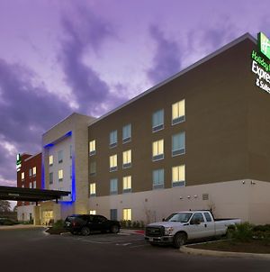 Holiday Inn Express & Suites New Braunfels, An Ihg Hotel Exterior photo